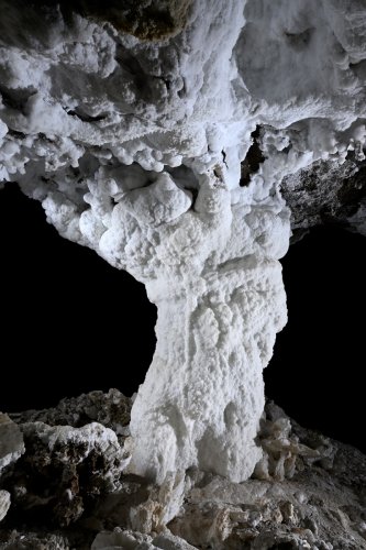 Grotte de Tush Yurruk (Turkménistan) - Colonne massive de gypse.(SP-26-0529)