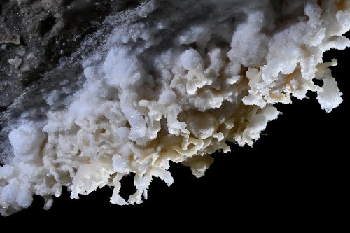 Grotte de Geophysicheskaya (Turkménistan) -   Ensemble de concrétions d'aragonite  mélangées à des cristaux de gypse(SP-26-0637)