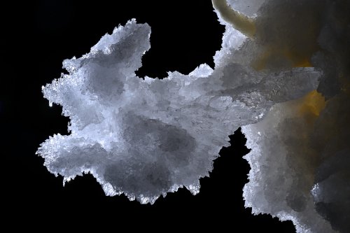 Grotte de Geophysicheskaya (Turkménistan) - Détail d'une petite concrétion de gypse translucide(SP-26-0705)