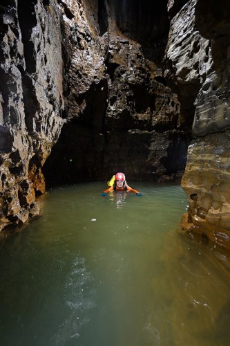 Abîme de Bramabiau (Gard) - Progression dans la rivière après la quatrième cascade(SP-26-0779)