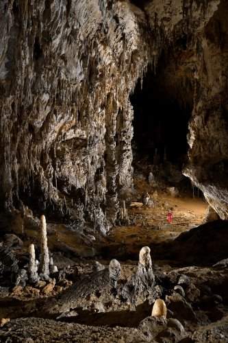 Cueva Coventosa (Cantabrie, Espagne) - Spéléo au milieu d'une grande galerie concrétionnée (SP-26-0888)