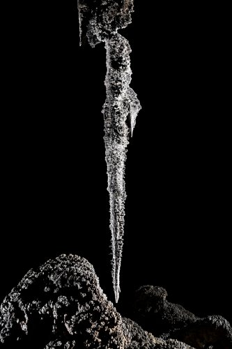 Cueva Canuela (Cantabrie, Espagne) - Grande stalactite grise en forme de sabre(SP-26-1080.jpg)