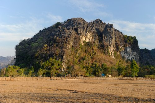 Paysage karstique (province de Khamouanne - Laos).(VO-13-0026)