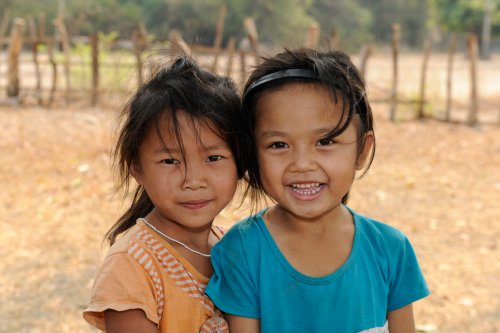 Portrait de fillettes (province de Khamouanne - Laos).(VO-13-0227)