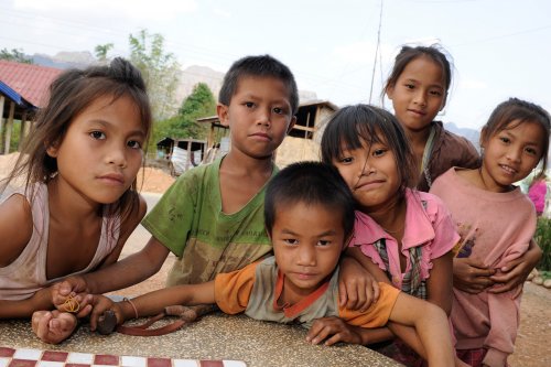 enfants du village de Ban Na (province de Khamouanne - Laos).(VO-13-0346)