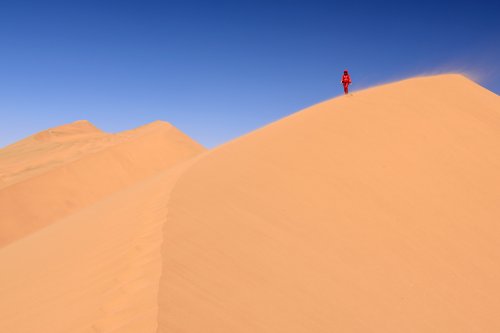 Désert du Badain Jaran (Chine, Mongolie Intérieure) - Marche sur les crêtes des dunes(VO-16-0888)