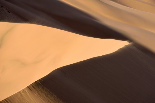 Désert du Badain Jaran (Chine, Mongolie Intérieure) - Détail d'une crête de dune au coucher du soleil.(VO-16-0971)