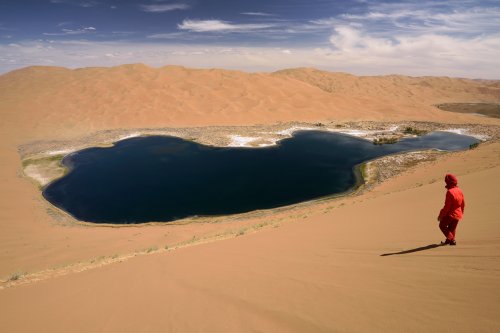 Désert du Badain Jaran (Chine, Mongolie Intérieure) - Vue générale du lac de Suming Ji Ling vu de haut .(VO-16-1103)