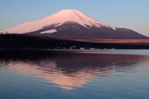 Mont Fuji (Japon) - Mont Fuji  au lever du soleil vu depuis le lac Yamanakako(VO-19-1172)
