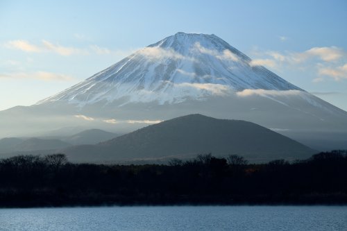 Mont Fuji (Japon) - Mont Fuji  au lever du soleil vu depuis le lac Shoji(VO-19-1270)