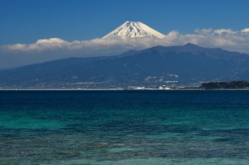 Péninsule d'Izu ( Japon) - Mont Fuji vu de la péninsule  avec mer en premier plan(VO-19-1287)