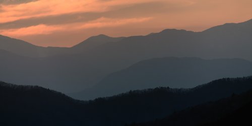 Fujiyoshidai (Japon) - Coucher de soleil sur les montagnes à l'ouest du Mont Fuji(VO-19-1407)