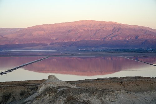 Mont Sodome (Israël) - Coucher de soleil sur la Mer Morte et la chaîne du Moab en Jordanie (VO-23-0206)