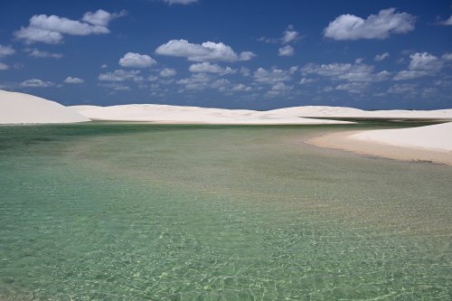 Lençois de Maranhenses (Maranhao, Brésil) - Lac d'eau verte au milieu de dunes de sable blanc(VO-23-1062)