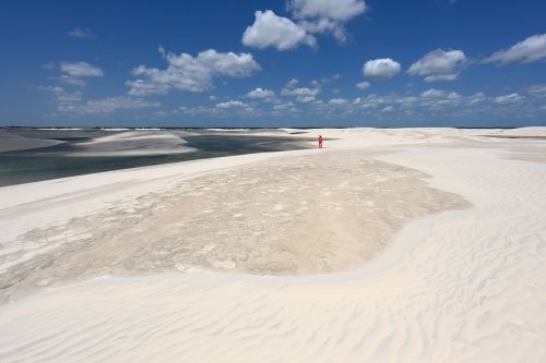 Lençois de Maranhenses (Maranhao, Brésil) - Lac d'eau verte au milieu de dunes de sable blanc(VO-23-1080)