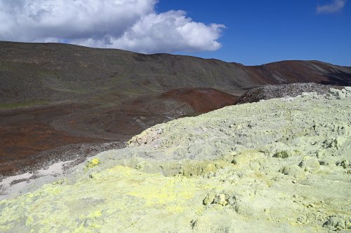 Volcan Sierra Negra (Isabela, Galapagos, Equateur) - Mines de souffre (Sulfur fumaroles) : versant coloré par des dépôts de souffre(VO-26-0675)