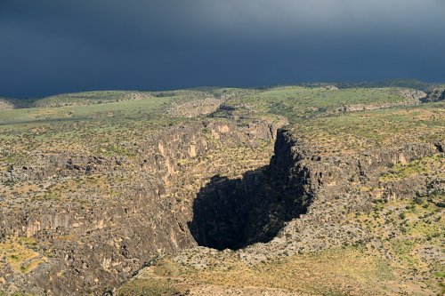 Région du Köytendag (Turkménistan) - Canyon au dessus du village de Koyten (avec ciel d'orage).(VO-26-0891)
