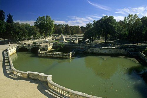 Fontaine de Nîmes (Gard)(D 2788)