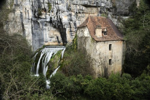Fontaine de la Pescalerie (Lot)(H 10-0012)