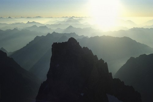 Lever de soleil sur le massif des Ecrins (depuis la Grande Ruine)(M 3165)