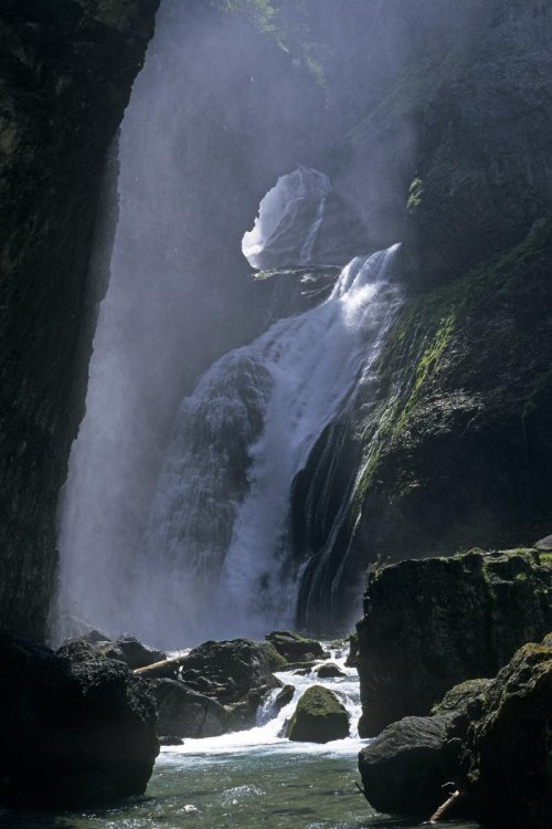 Cascada del Estrecho - Vallée d'Ordesa (Espagne)(M 5774)