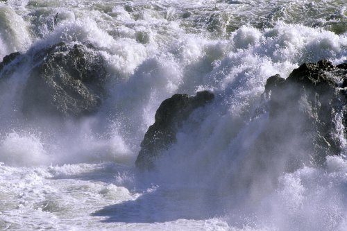Fleuve Hérault en crue (Barrage du Cabrier, Saint Guilhem le Désert) (M 7408)
