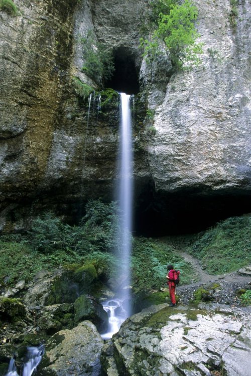 Cascade de Kakouetta (Pyrénées Atlantiques)(M 8715)