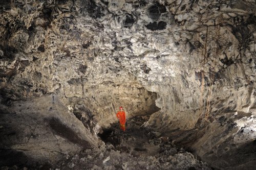 Hawaï (USA) - Tube de lave - Kula Kaï - Grande galerie avec laves aa sur le plancher(sp-08-0339)