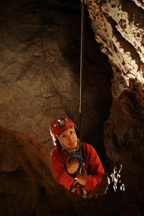 Aven Clara (Causse du Larzac, Aveyron). Remontée au jumar (Octobre 2008, Nikon D3)(S 2008-1002)