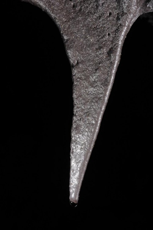 Big island (Hawaï). Stalactite formée par de la lave liquide dans Kula Kaï.(SPE 10-0246)