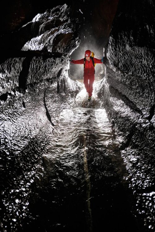 Ogof Ffynnon Ddu (Penwyllt, South Wales) - Progression dans rivière souterraine(SP 11-0239)