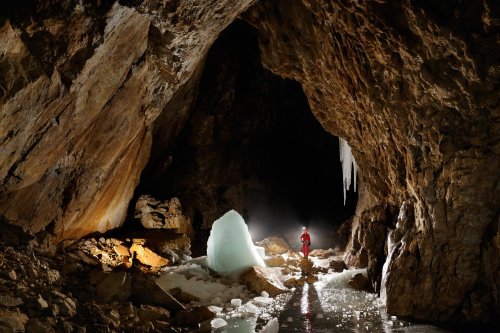 Eiskogelhöhle (Tennengebirge, Autriche) - Grande galerie avec glace au milieu(SP 11-0414)