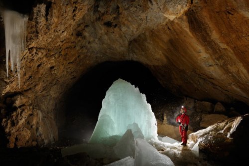 Eiskogelhöhle (Tennengebirge, Autriche) - Glace au milieu d'une galerie(SP 11-0416)