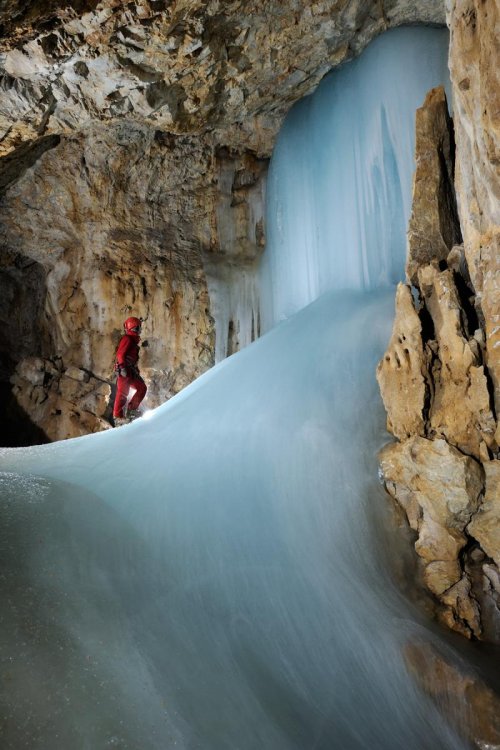 Eiskogelhöhle (Tennengebirge, Autriche) - Coulée de glace(SP 11-0420)