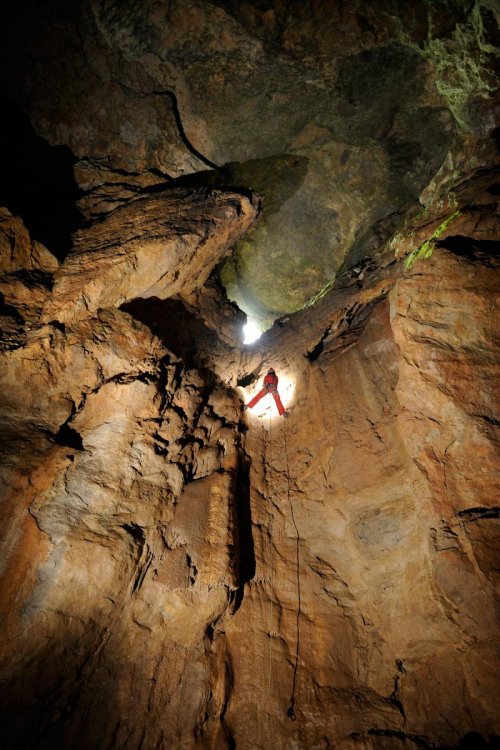 Aven du Camelié (Gard). Puits d'entrée de 15 mètres(SP 11-0532)