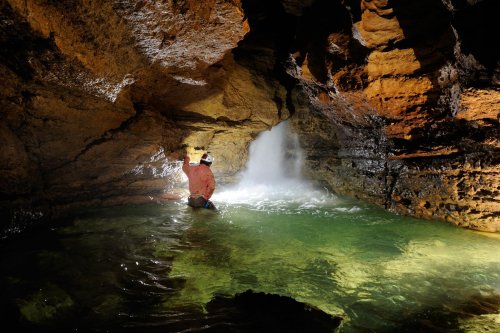 Combe aux Prêtres (Côte d'Or) - Cascade au début du réseau Ben (SP 11-0700)