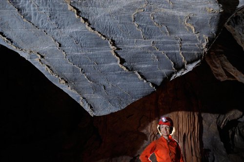 Cueva de Santo Tomas Expédition Cuba 2012 - Team La Salle. Plafond de calcaire bleuté dans la galerie des gours.(SP-12-0337)