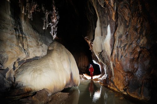 Predjama (Slovénie) - Galerie avec coulées de calcite blanches(SP-12-0374)