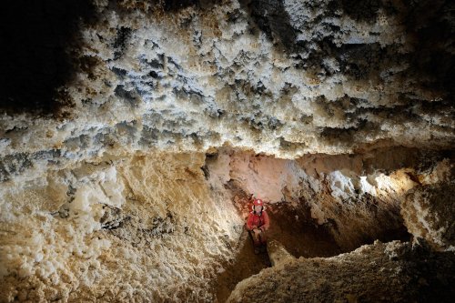 Josef Egyi Barlang (Hongrie)  - Galerie avec parois couvertes de cristaux de gypse(SP-12-0517)