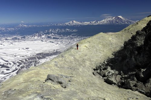 Russie. Kamtchatka. Vue depuis le sommet du volcan Avachinsky.(V 2006-0417)