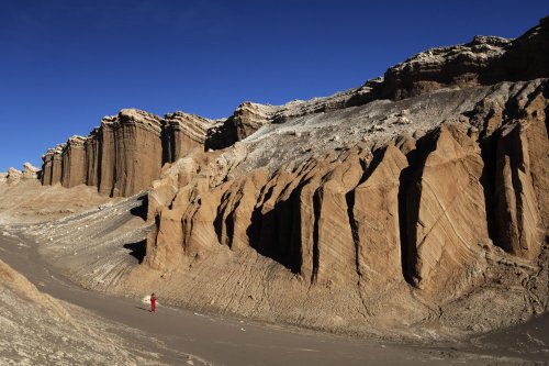 Chili. Désert d'Atacama. Falaises de sel dans la Valle de la luna près de San Pedro de Atacama.(V 2007-0572)