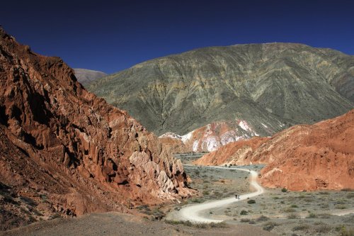 Argentine. Région de Jujuy. Montagnes colorées de Pumamarca.(V 2007-0814b)