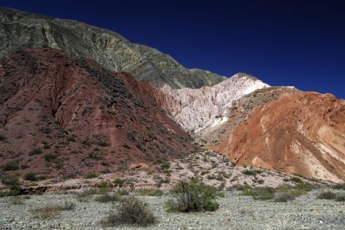 Argentine. Région de Jujuy. Montagnes colorées de Pumamarca.(V 2007-0827)