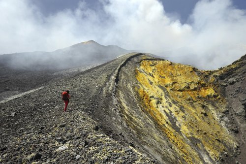 Volcan de l'Etna (Sicile, Italie) - Détail d'un cratères actif dans la partie supérieure de la Valle del Bove.(vo-08-0408)