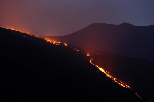 Volcan de l'Etna (Sicile, Italie) - Valle del Bove depuis le belvédère de Serra del Asino: coulée de lave.(vo-08-0446)