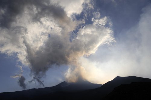 Volcan de l'Etna (Sicile, Italie) - Panache de fumée au sommet(vo-08-0466)