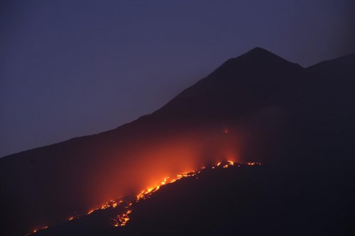 Volcan de l'Etna (Sicile, Italie) - Valle del Bove : coulée de lave vue des crêtes au dessus du refuge Citelli(vo-08-0488)