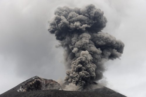 Java. volcan Anak Krakatau dans le détroit de la Sonde.(VOY 09-0029)