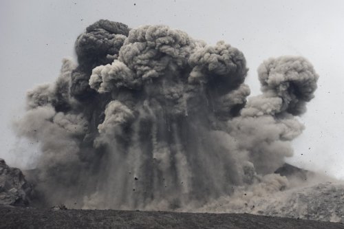 Java. Volcan Anak Krakatau dans le détroit de la Sonde. (VOY 09-0033)