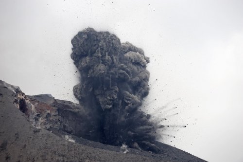 Java. Volcan Anak Krakatau dans le Détroit de la Sonde.(VOY 09-0037)
